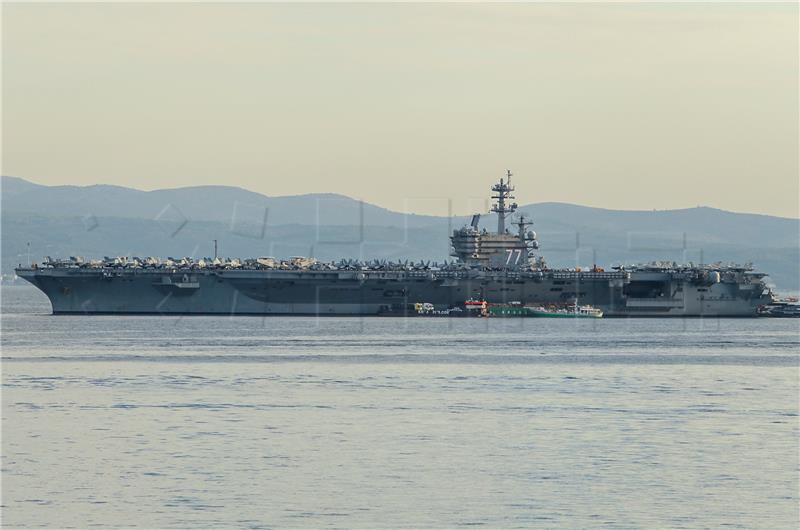 Američki nosač aviona USS George H.W. Bush uplovio pred splitsku luku