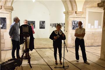 Dubrovnik - Izložba fotografija „Oteto od tmine“