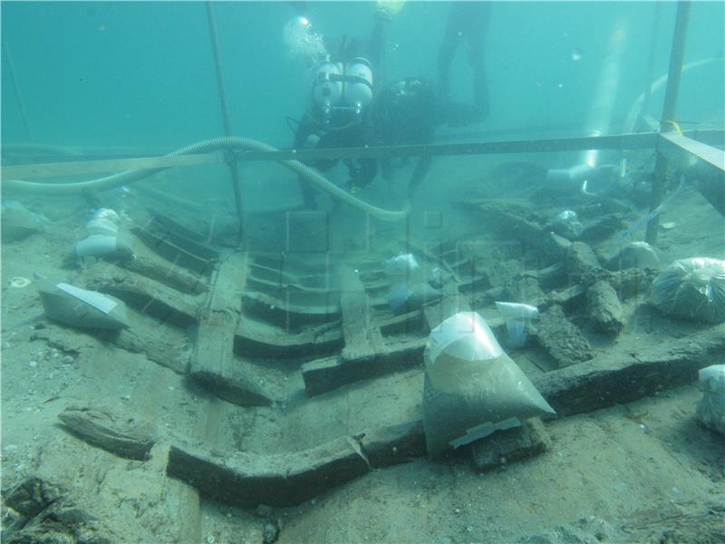 Archaeologists from Zadar discover 2,000-year-old Roman boat in sea off Sukošan