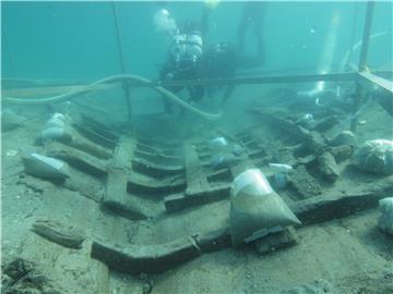 Archaeologists from Zadar discover 2,000-year-old Roman boat in sea off Sukošan