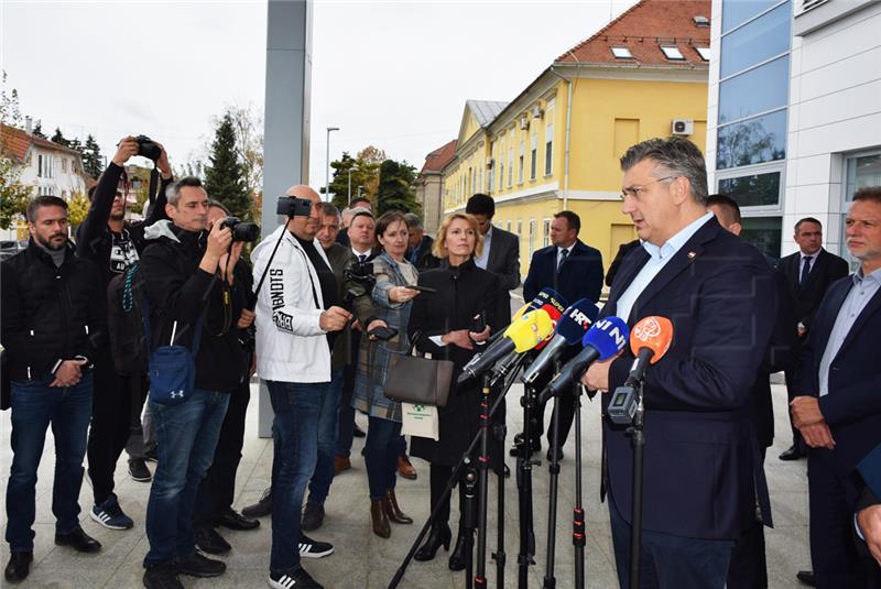 Plenković: Neobično je da netko u jedan dan dođe i istrese toliki novac