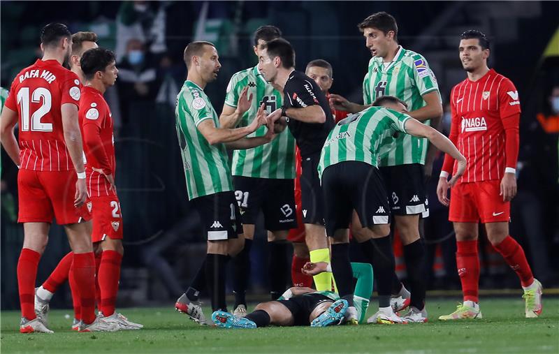 Seviljski derbi završio bez pobjednika uz dva gola i tri crvena