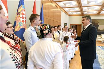 Milanović primio članove folklornog društva "Sesvečice"