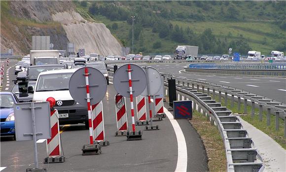 Alkoholizirani Austrijanac na autocesti porušio signalizaciju i pobjegao