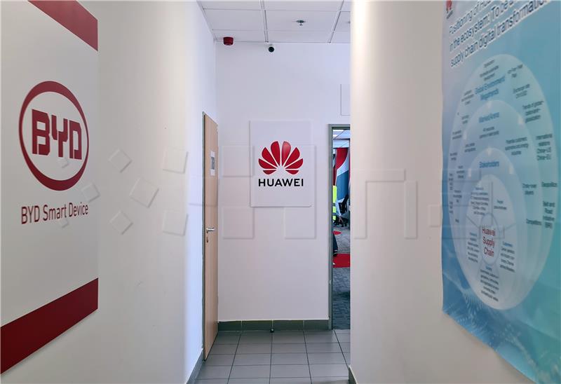 Huawei awards €80,000 in scholarships to Osijek University students