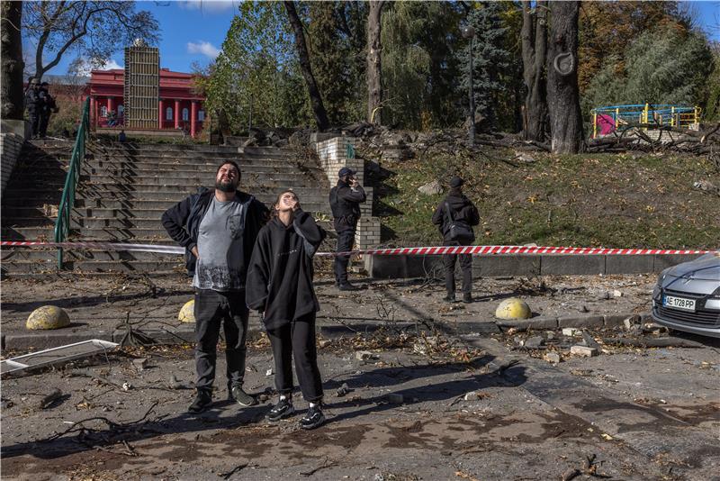 Dvije stambene zgrade u Kijevu pogođene u ruskome raketnom napadu