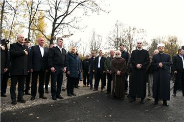 Milanović na otkrivanju spomenika podignutog u spomen na pogubljene Bošnjake 1992.g.