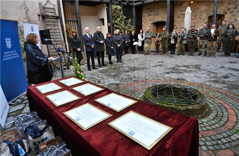 U Karlovcu podijeljene povelje UNESCO-a sokolarskim društvima