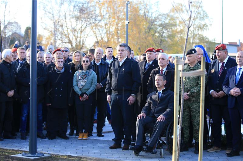 Vukovar: Svečano otkrivanje spomenika Kati Šoljić i njezinim poginulim sinovima