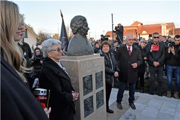 Vukovar: Otkriven spomenik Kati Šoljić i sinovima