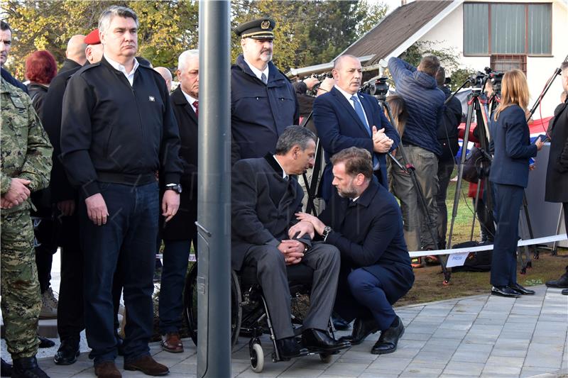 Vukovar: Svečano otkrivanje spomenika Kati Šoljić i njezinim poginulim sinovima