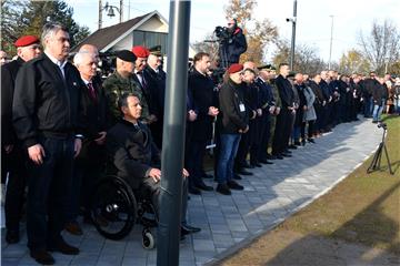 Vukovar: Svečano otkrivanje spomenika Kati Šoljić i njezinim poginulim sinovima