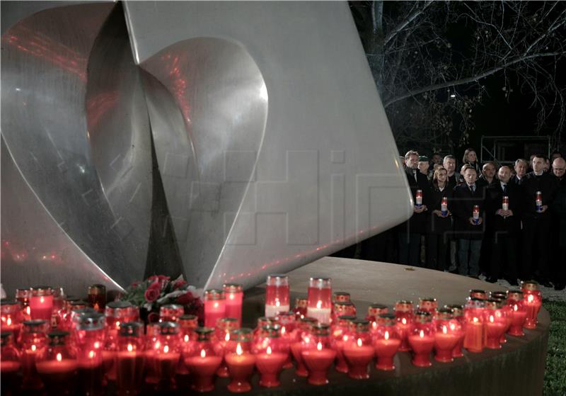 U vukovarskoj bolnici zapaljene svijeće