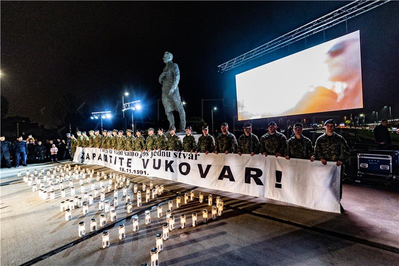 Misa i procesija u Rijeci za poginule u Vukovaru i Škabrnji