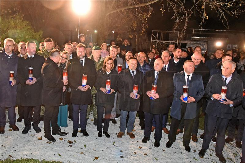 U vukovarskoj bolnici zapaljene svijeće