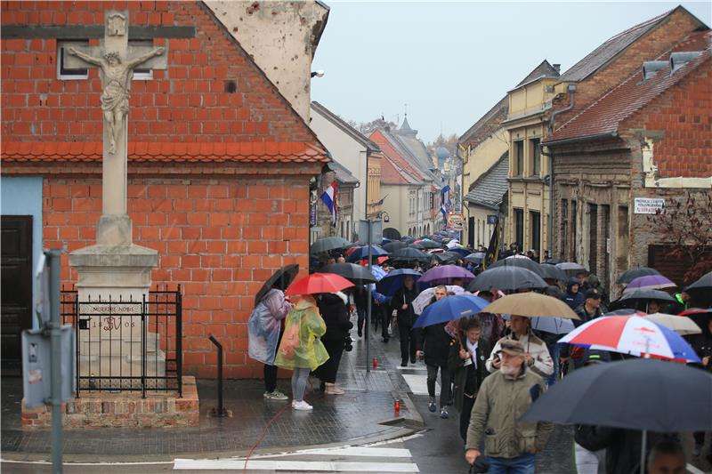 Vukovar - U Koloni sjećanja tisuće ljudi 