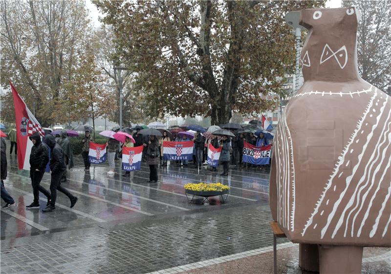 Državna i druga izaslanstva na Memorijalnom groblju položila vijence