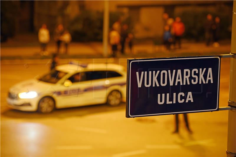 Mimohod Torcide u čast žrtvama palim u Vukovaru i Škabrnji