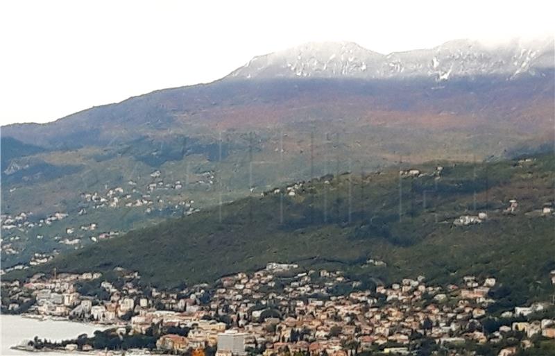 Snijeg u Gorskom kotaru i Lici, na Platku, vrhovima Učke i Ćićarije