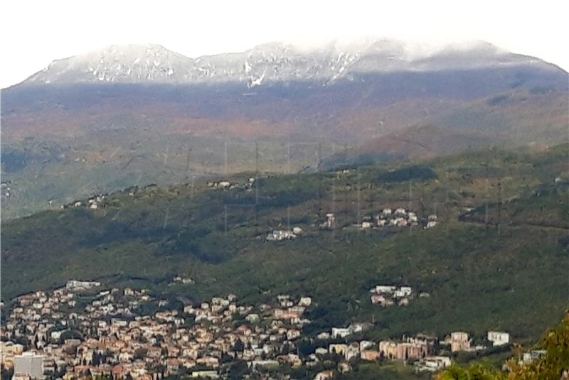 Snijeg u Gorskom kotaru i Lici, na Platku, vrhovima Učke i Ćićarije