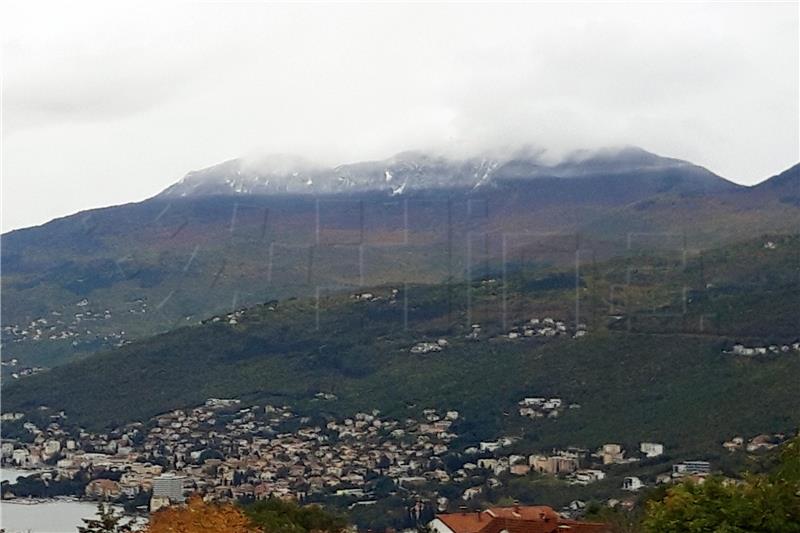 Snijeg u Gorskom kotaru i Lici, na Platku, vrhovima Učke i Ćićarije