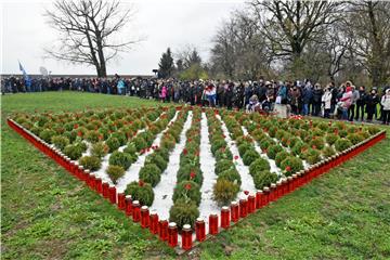 Odana počast žrtvama ubijenima na Ovčari