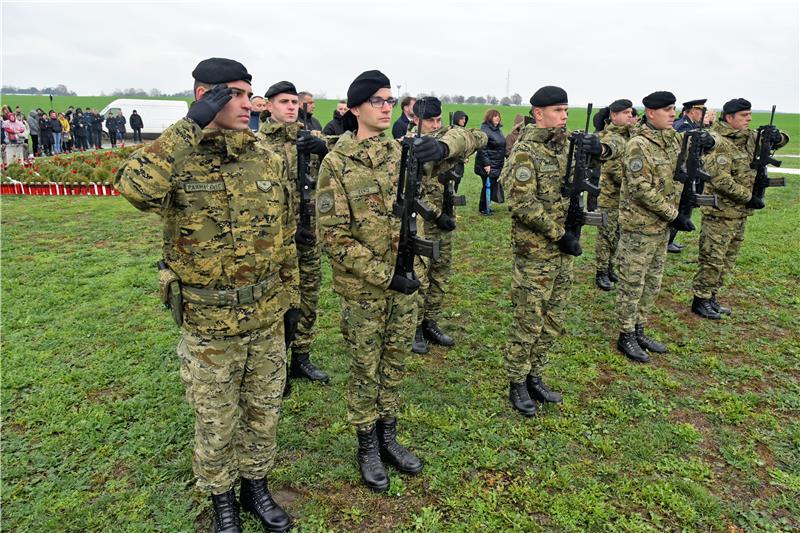 Odana počast žrtvama ubijenima na Ovčari