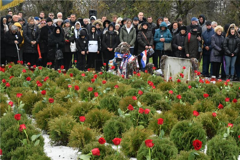 Odana počast žrtvama ubijenima na Ovčari