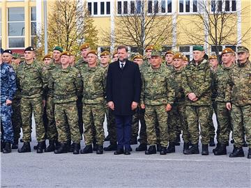 Ministar Banožić ispratio pripadnike 38. kontingenta HRVCON-a