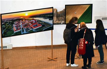 Otvorena izložba fotografija i predstavljena fotomonografija Marka Mrkonjića