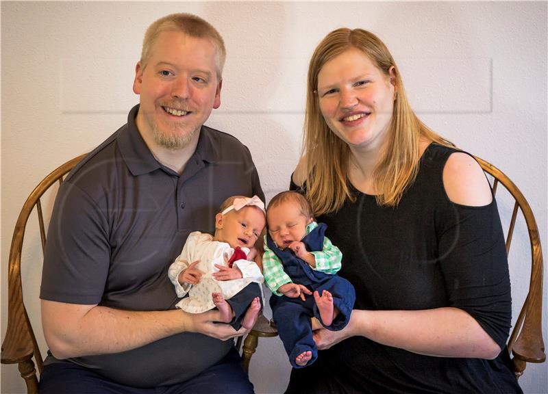 USA FROZEN EMBRYO TWINS BIRTH