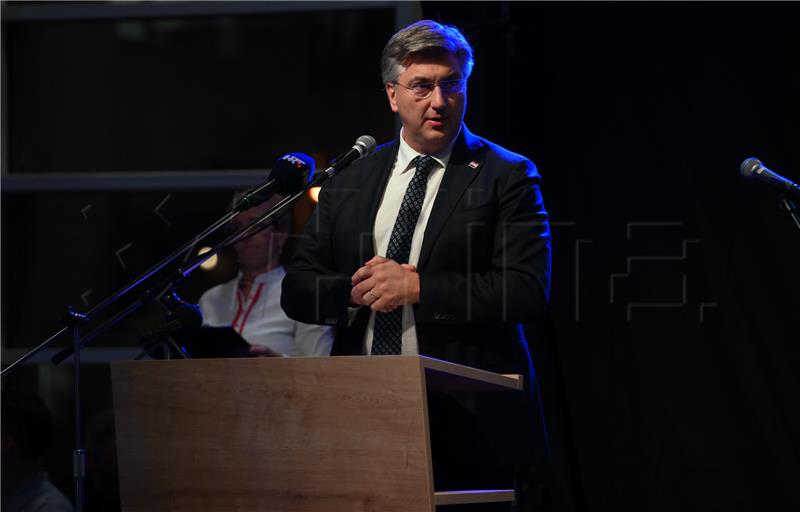 U Loparu na Rabu otvorena nova sportska dvorana, Plenković: Dvorana je impresivna