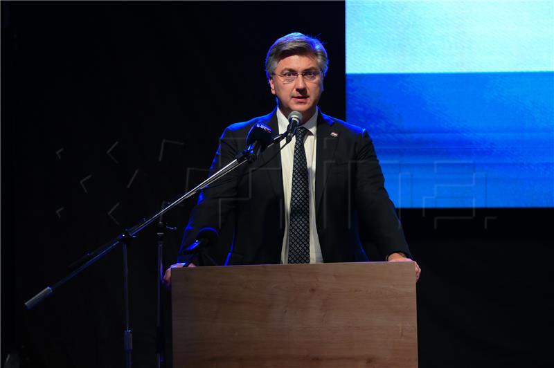 U Loparu na Rabu otvorena nova sportska dvorana, Plenković: Dvorana je impresivna