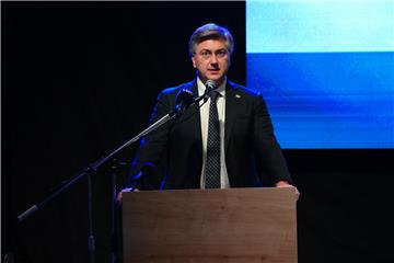 U Loparu na Rabu otvorena nova sportska dvorana, Plenković: Dvorana je impresivna