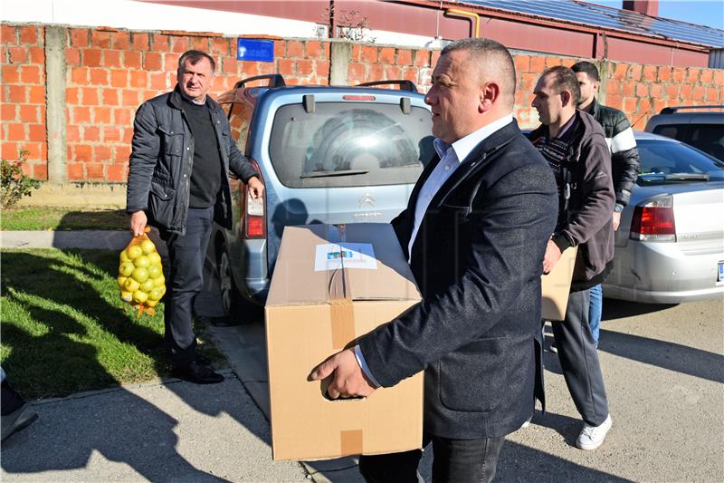 Župan Dekanić posjetio dvije obitelji iz Ukrajine trenutno smještene u Vinkovcima