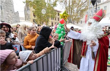 Zadar: Otvoren dječji Advent