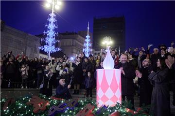 Advent Zagreb 2022: Zapaljena prva adventska svijeća