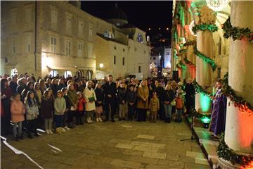 Dubrovnik: Gradonačelnik Franković upalio prvu adventsku svijeću