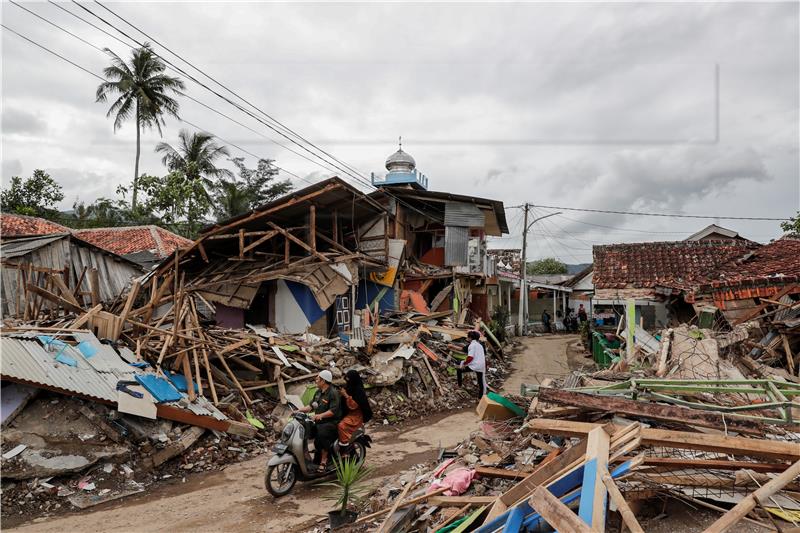 Broj smrtno stradalih u potresu u Indoneziji popeo se na 321