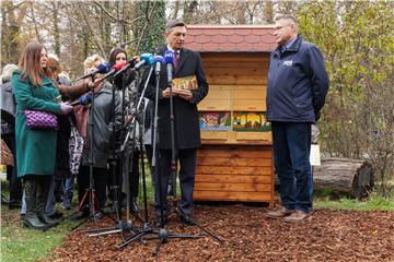 Primopredaja slovenskog pčelinjaka ZOO-u Grada Zagreb