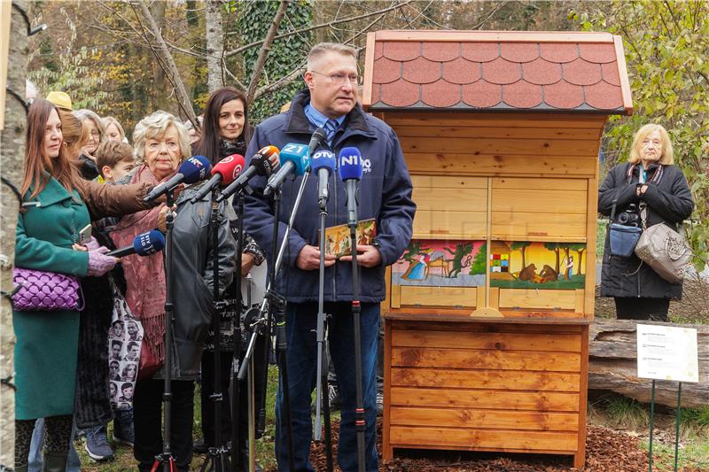 Primopredaja slovenskog pčelinjaka ZOO-u Grada Zagreb