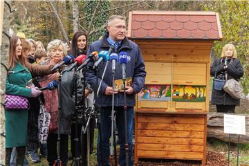 Primopredaja slovenskog pčelinjaka ZOO-u Grada Zagreb