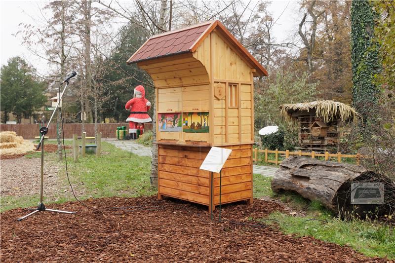 Slovenian outgoing president donates bee house to Zagreb Zoo