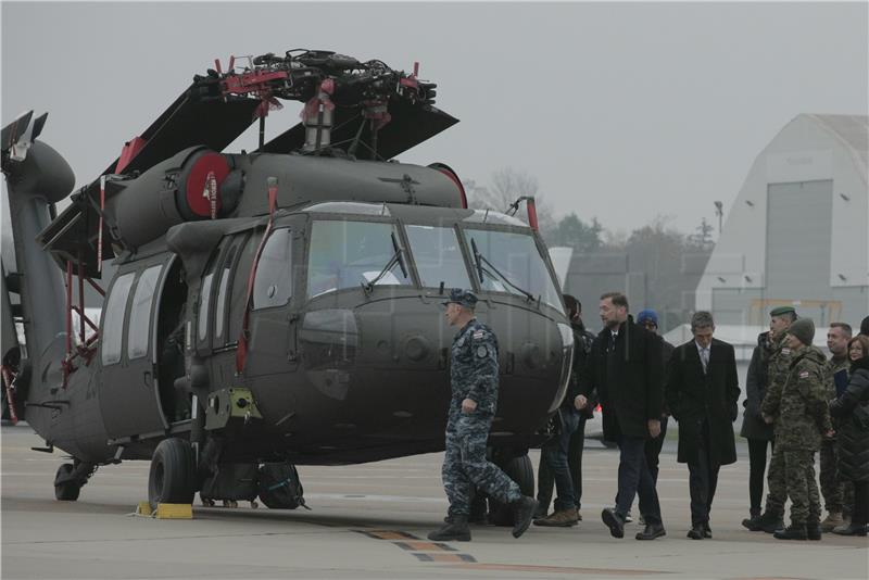 Dva helikoptera Black Hawk stigla u Zagreb