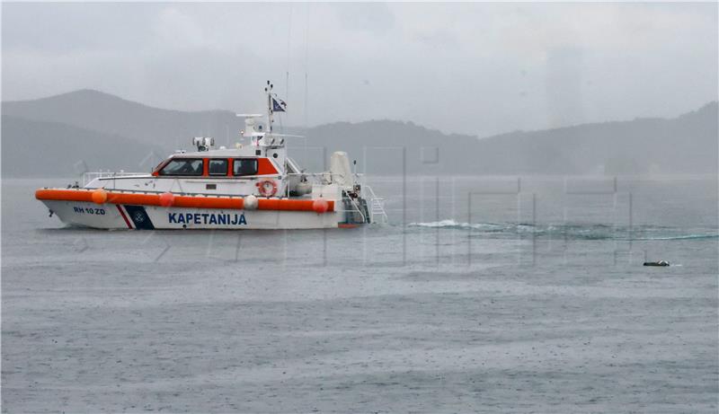 Zadar - Polaganje vijenaca u more u čast svim preminulim pomorcima i brodarcima