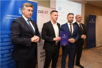 Plenković i Piletić uručili ugovore iz Programa Zaželi