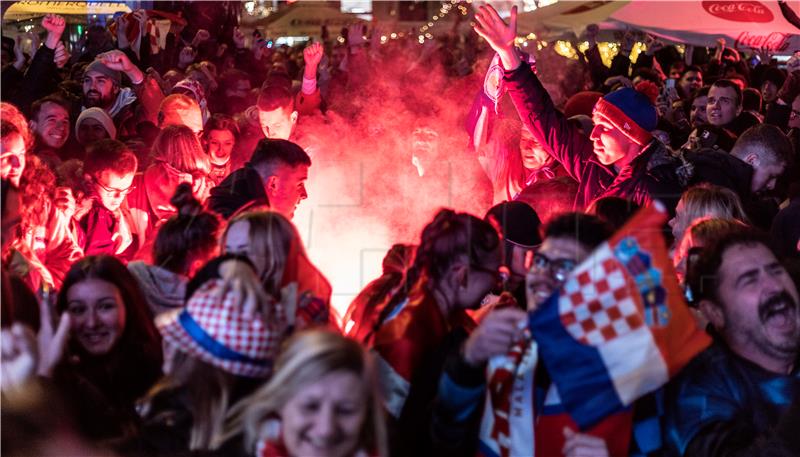 Zagreb: Slavlje navijača nakon utakmice Hrvatska - Brazil