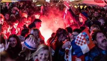 Zagreb: Slavlje navijača nakon utakmice Hrvatska - Brazil