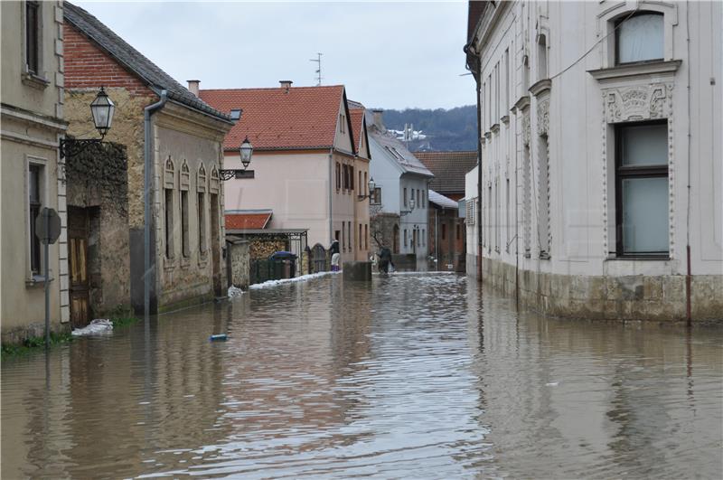 U Hrvatskoj Kostajnici poplavila Una