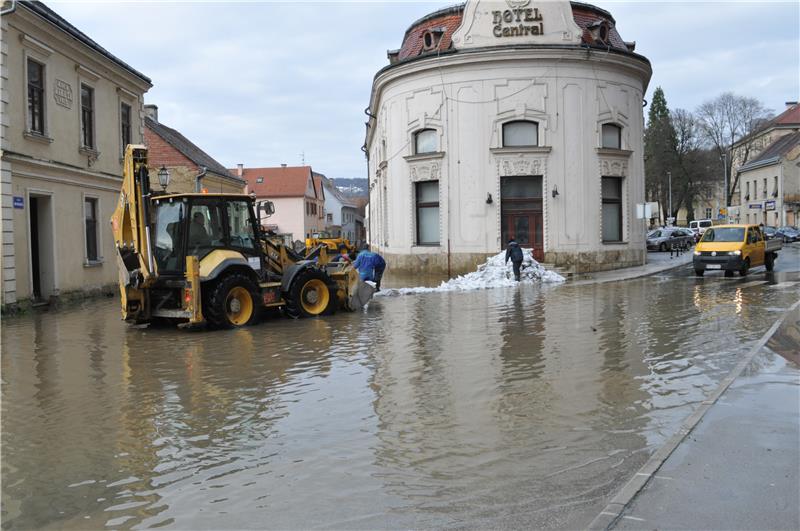 U Hrvatskoj Kostajnici poplavila Una